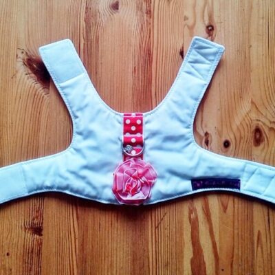 Tuigje S - wit nepleer+rode rand/roze bloem